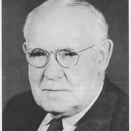 Portrait of Courtney Shropshire