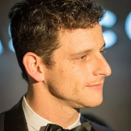 Portrait of Eyal Meyer