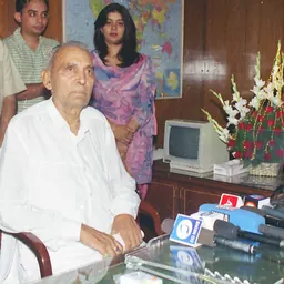Portrait of Sis Ram Ola