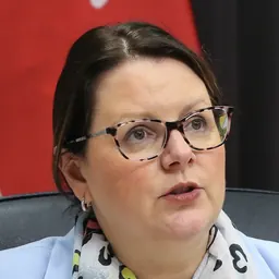 Portrait of Jennifer Russell