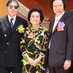 Portrait of Kwong Siu-hing