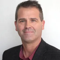 Portrait of Ken DeGraaf