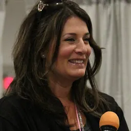 Portrait of Nicole Oliver