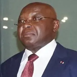 Portrait of Raymond Mboulou