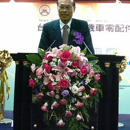 Portrait of Morgan Hwang