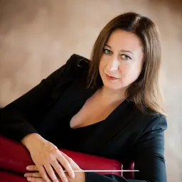 Portrait of Simone Young