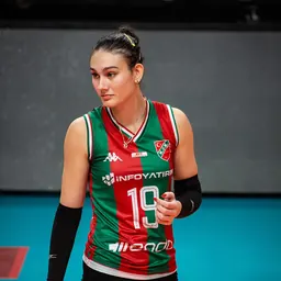 Portrait of Defne Başyolcu