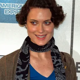 Portrait of Shalom Harlow
