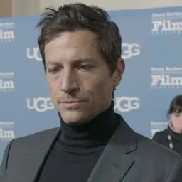 Portrait of Simon Rex