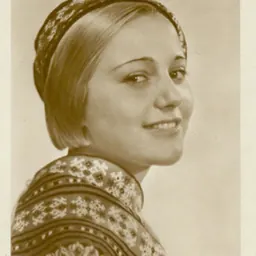Portrait of Lien Deyers