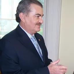 Portrait of Carlos Flores Vizcarra