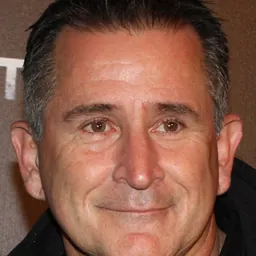 Portrait of Anthony LaPaglia