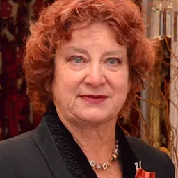 Portrait of Bronwen Holdsworth