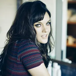 Portrait of Frankie Shaw