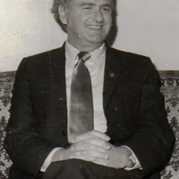 Portrait of Laurie Aarons