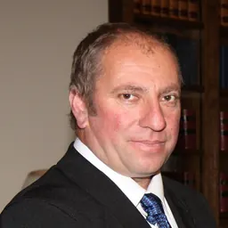 Portrait of Ian Lavarello