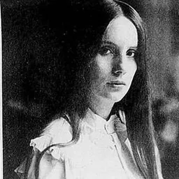 Portrait of Nicole Puzzi