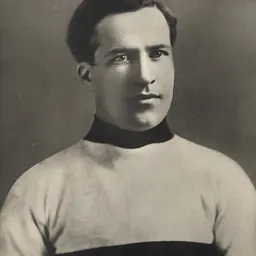 Portrait of Riley Hern