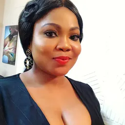 Portrait of Cynthia Shalom
