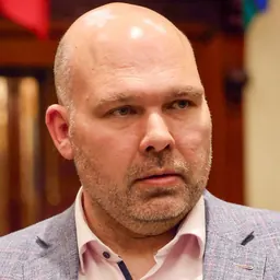 Portrait of Justin Hanson