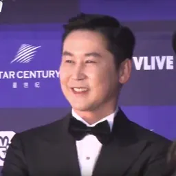 Portrait of Shin Dong-yup