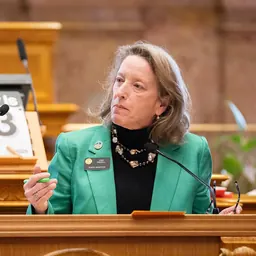 Portrait of Lisa Frizell