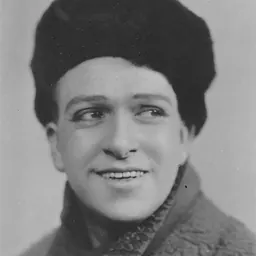 Portrait of Derek Oldham