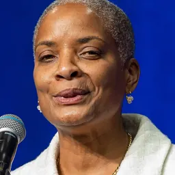 Portrait of Stephanie Thomas