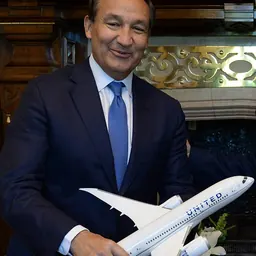 Portrait of Oscar Munoz