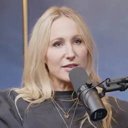 Portrait of Nikki Glaser