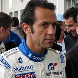Portrait of Érik Comas