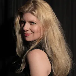 Portrait of Izzy Lee