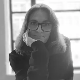 Portrait of Lynda Simmons