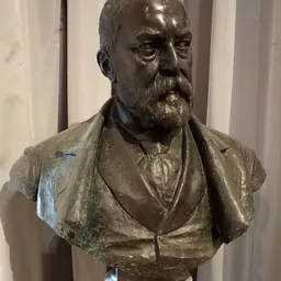 Portrait of Tammar Luxoro