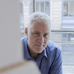 Portrait of Eric Carlson