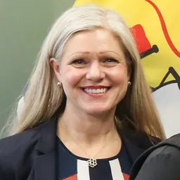 Portrait of Dawn Arnold