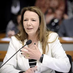 Portrait of Vanessa Grazziotin