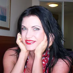 Portrait of Leigh Redhead