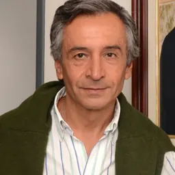 Portrait of Roberto Basualdo