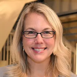 Portrait of Stephanie Hallett