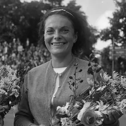 Portrait of Edda Buding