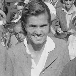 Portrait of Shirley Fry