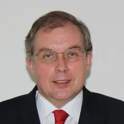 Portrait of Simon Featherstone