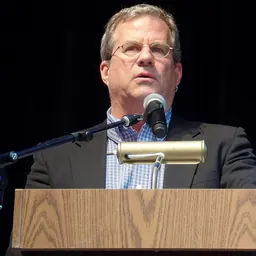 Portrait of Sam Quinones