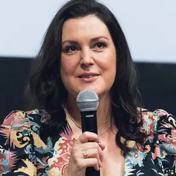 Portrait of Melanie Lynskey