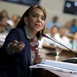 Portrait of Heidi Mendoza