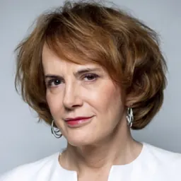 Portrait of Lynn Bertholet