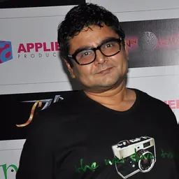 Portrait of Deven Bhojani