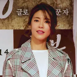 Portrait of Lee Yoon-ji