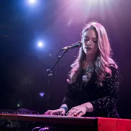 Portrait of Freya Ridings